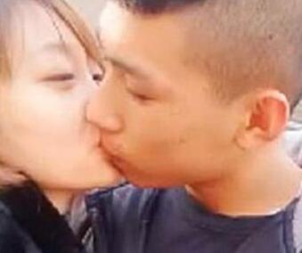网络主播YY语音MC红人天佑和女友的早期吻照曝光