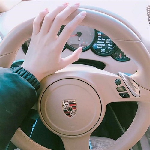 1498464320283595.jpg 韩国美女主播中国捞金,回国买千万豪车